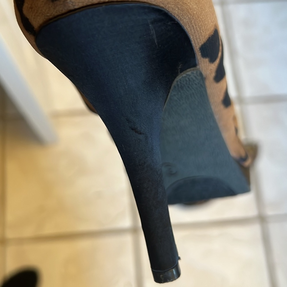 Open Toe Leopard Print Heels - Picture 6 of 10